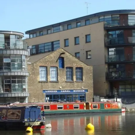 Victorian Beauty With Private Toilet And Shower Near Tube Station London Exterior photo