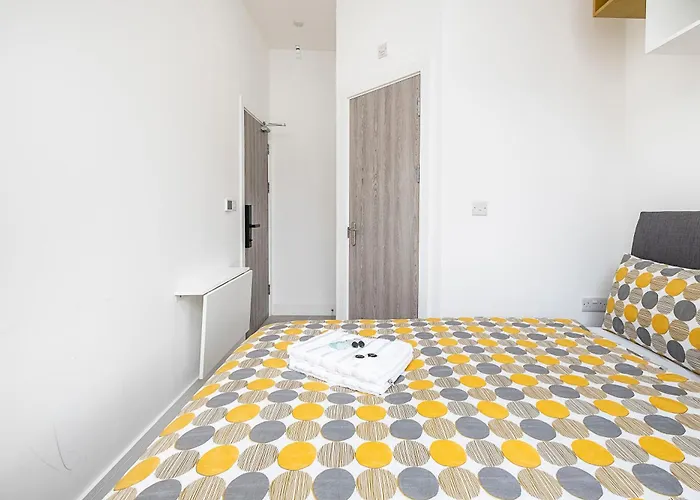 Victorian Beauty With Private Toilet And Shower Near Tube Station