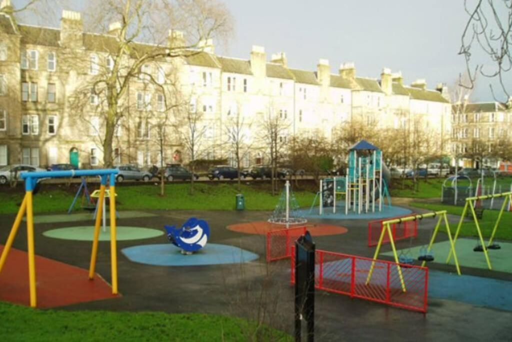 Victorian Beauty With Private Toilet And Shower Near Tube Station Apartment