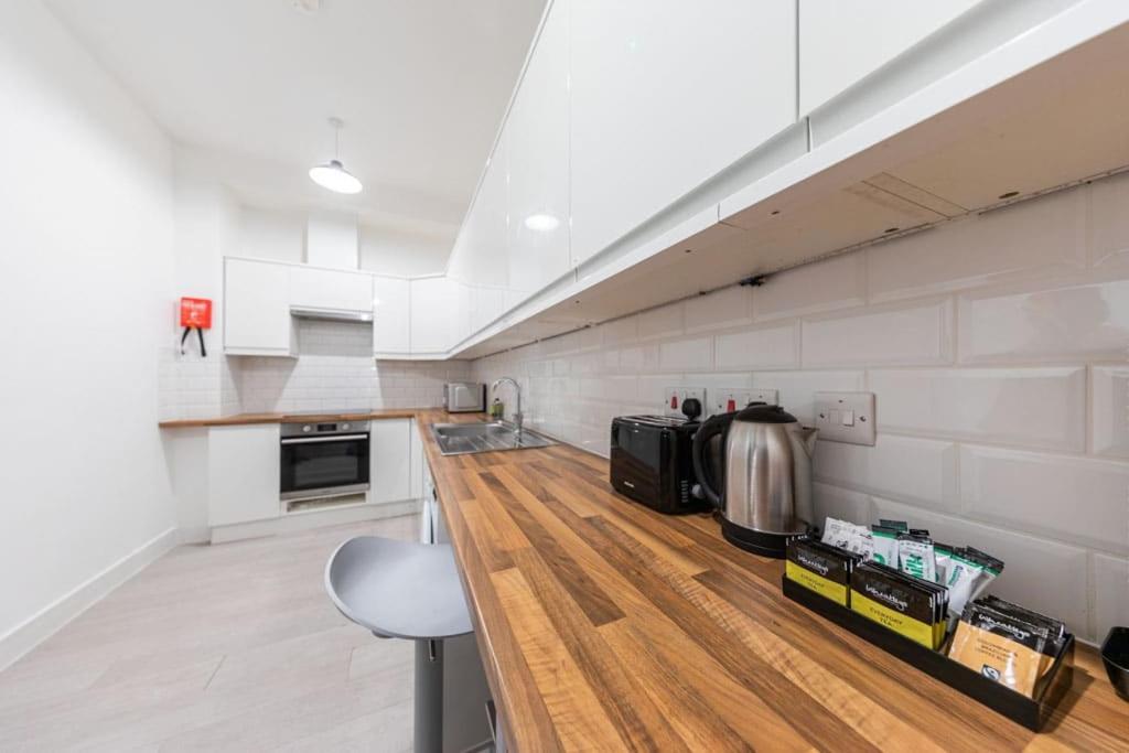 Victorian Beauty With Private Toilet And Shower Near Tube Station