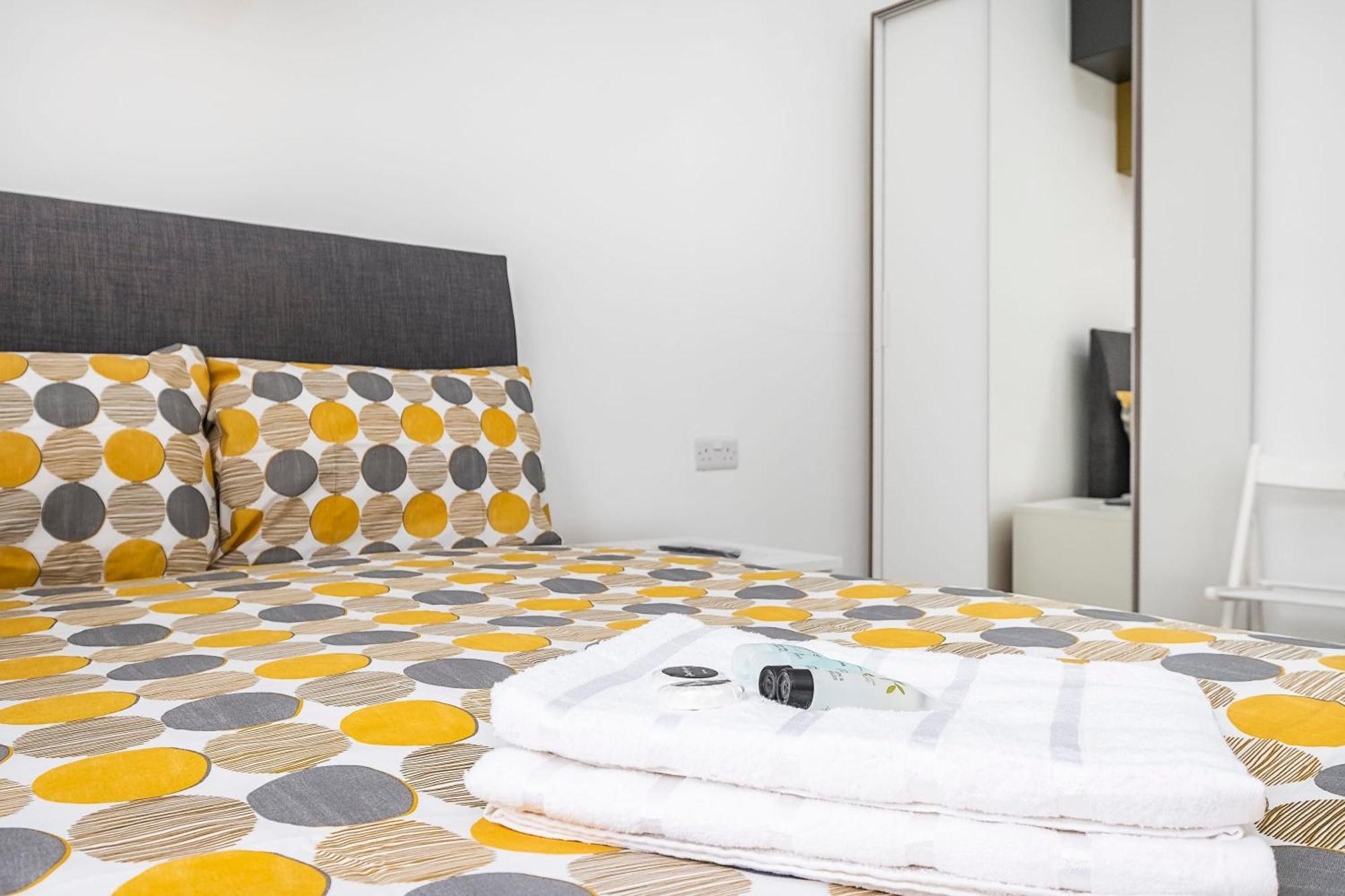Victorian Beauty With Private Toilet And Shower Near Tube Station * London